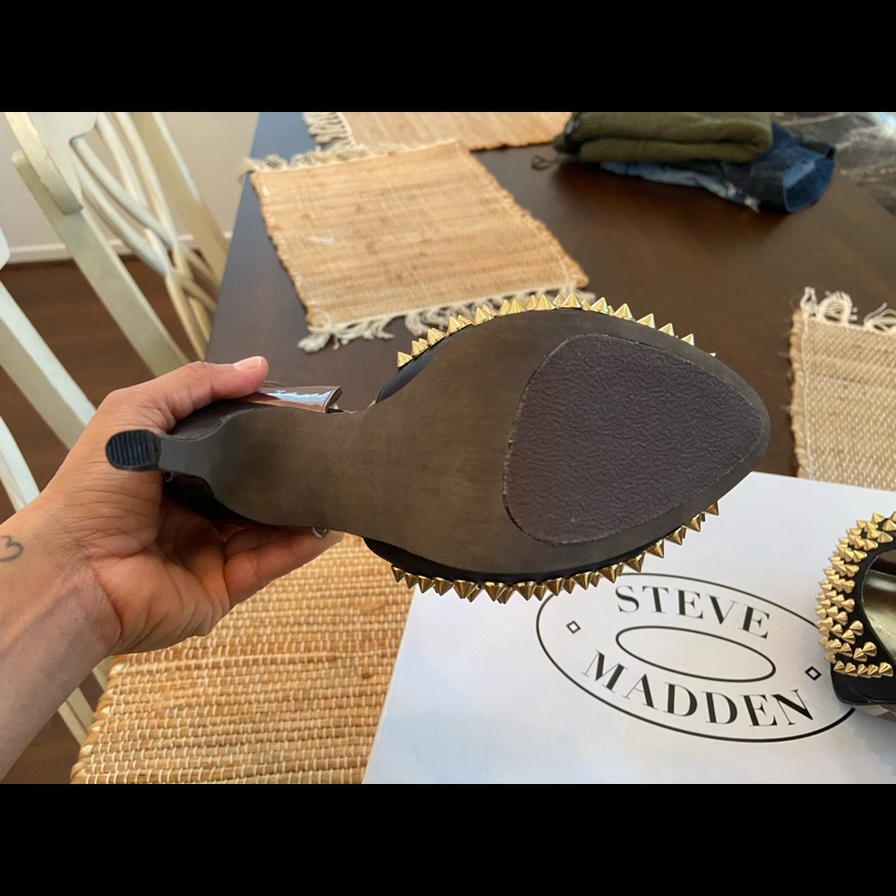 Steve Madden. Size 6.5. Brand new.